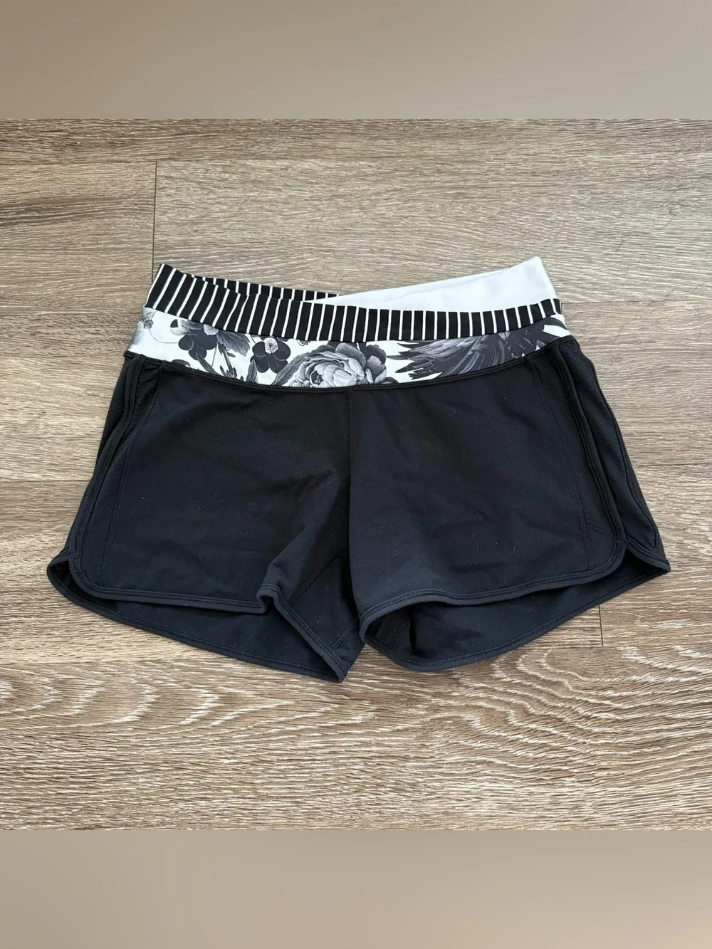 Lululemon Astro Short Black/White/Floral